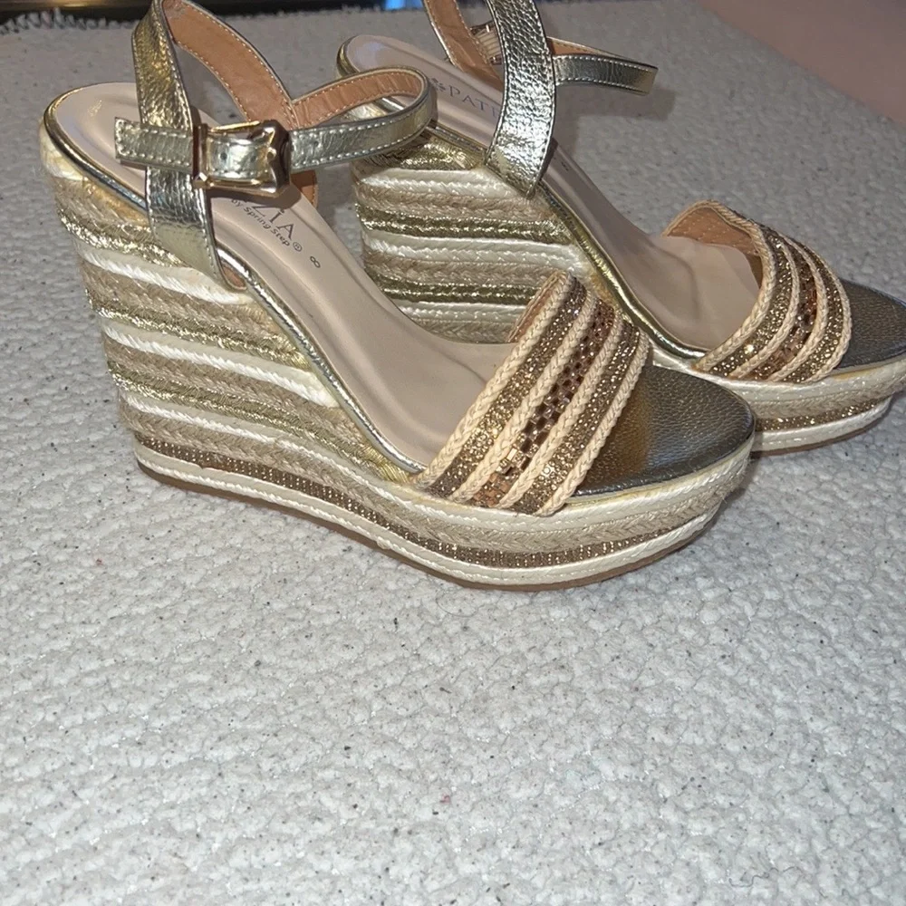 Patral shoe wedges. In‎ gold size